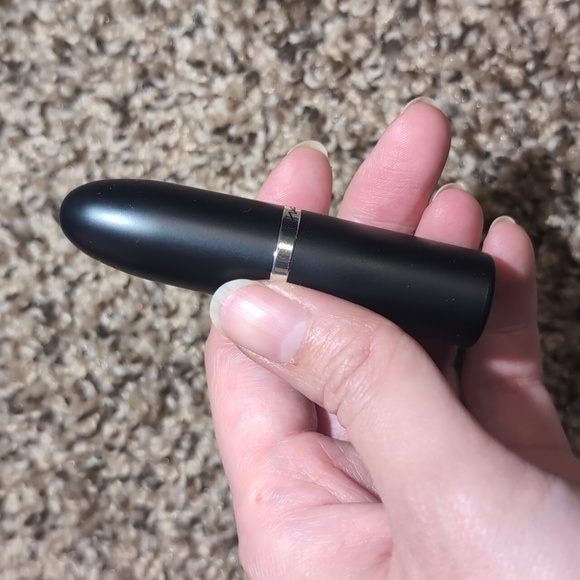 NEW! MAC Maximal Lipstick - Picture 3 of 8